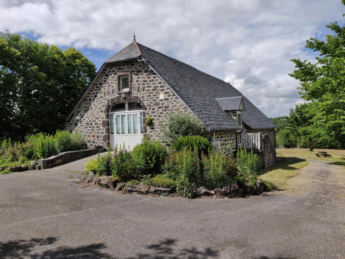 Maison d'Hôtes La Grange Salers Exterior foto